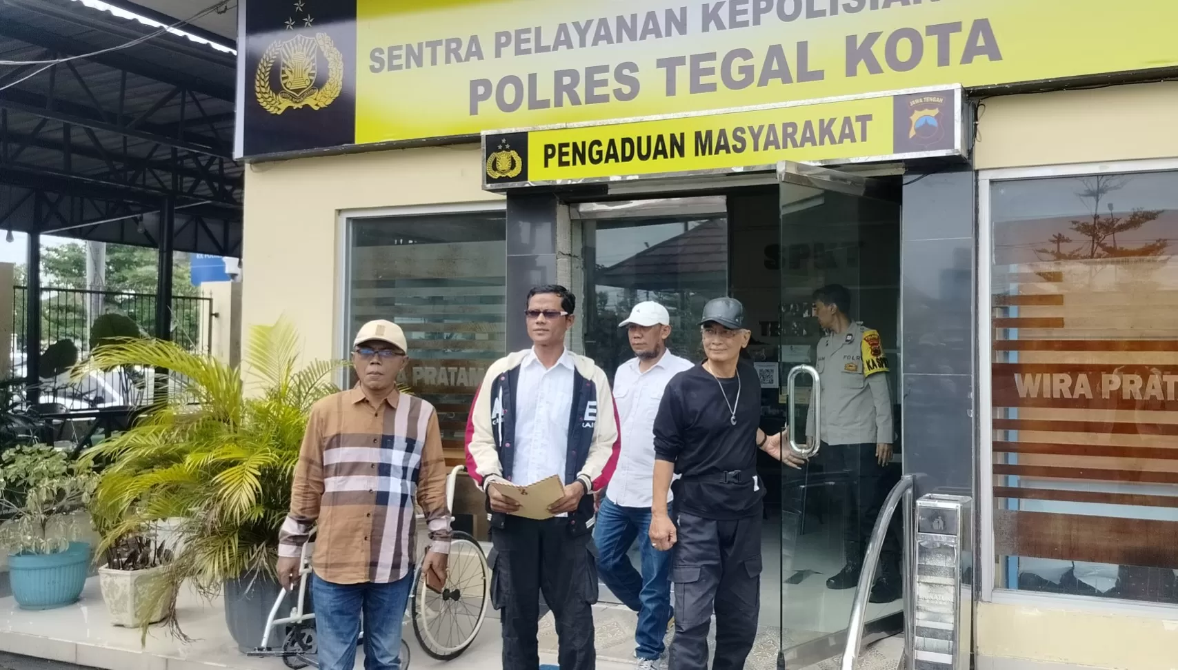 Diduga Langgar UU Penyelenggaraan Haji, NF Anggota DPRD Kota Tegal Diadukan ke PolisiCerita Levina Istiazah, Calon Haji Termuda di Kabupaten Tegal Berangkat ke Tanah Suci Gantikan Ibunda Copy